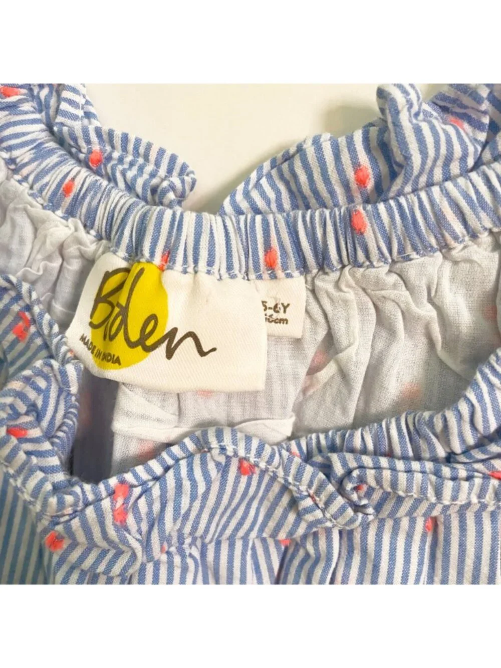 Mini Boden Girls Ruffle Neck Romper, Size 5/6